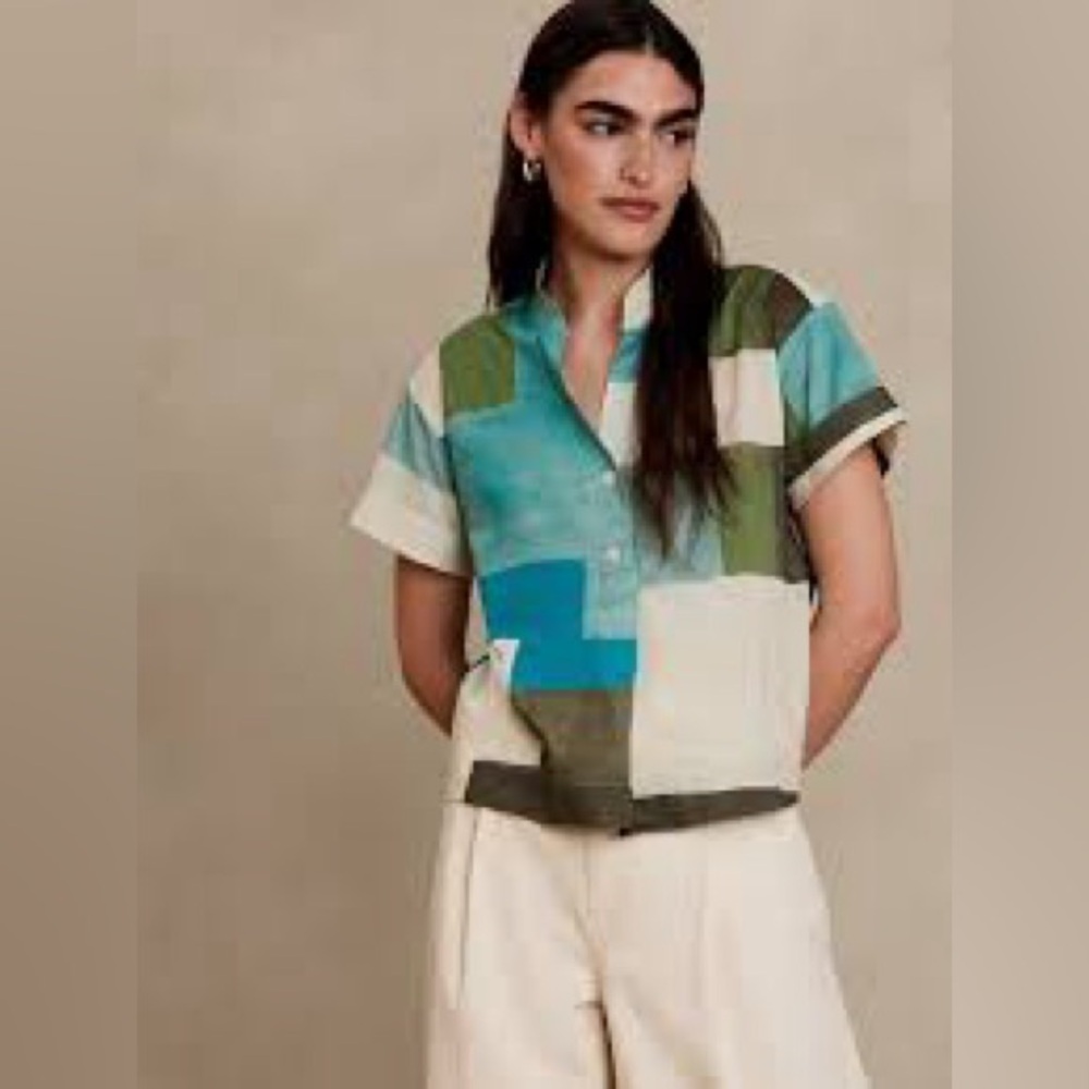 NWT Banana Republic Crop Top, 2 Button Pullover Blouse- Medium